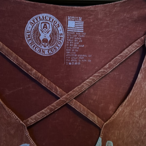 Affliction v neck top - Picture 2 of 4